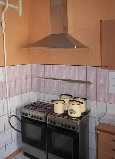 Кухня в петербургском хостеле Метротур